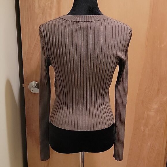 Intermix olive green ribbed cropped long sleeve tunic - Picture 3 of 8
